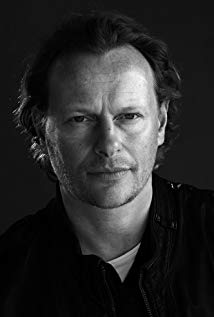 How tall is Neil Stuke?